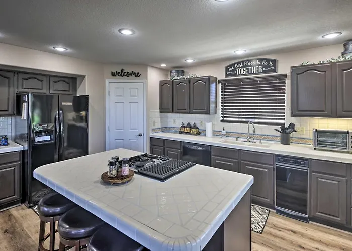 Hot Tub & River Views! Family Gem In Bullhead Holiday home *