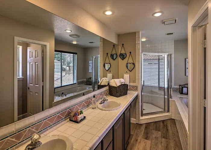 Hot Tub & River Views! Family Gem In Bullhead